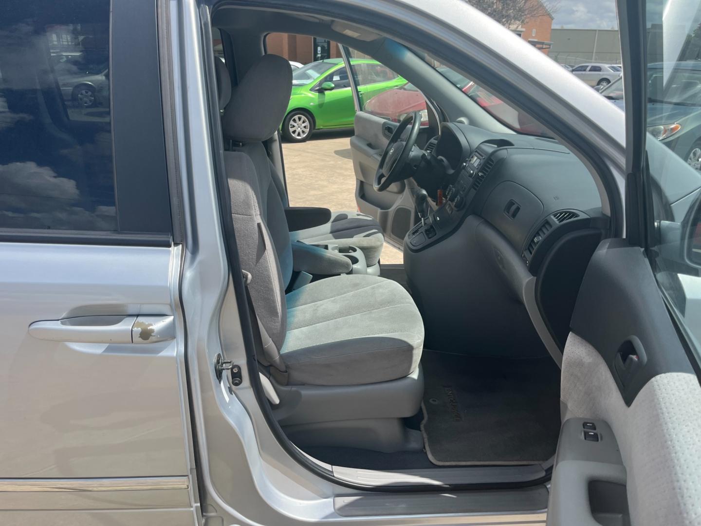 2008 silver /gray Hyundai Entourage GLS (KNDMC233486) with an 3.8L V6 DOHC 24V engine, 5-Speed Automatic Overdrive transmission, located at 14700 Tomball Parkway 249, Houston, TX, 77086, (281) 444-2200, 29.928619, -95.504074 - Photo#11