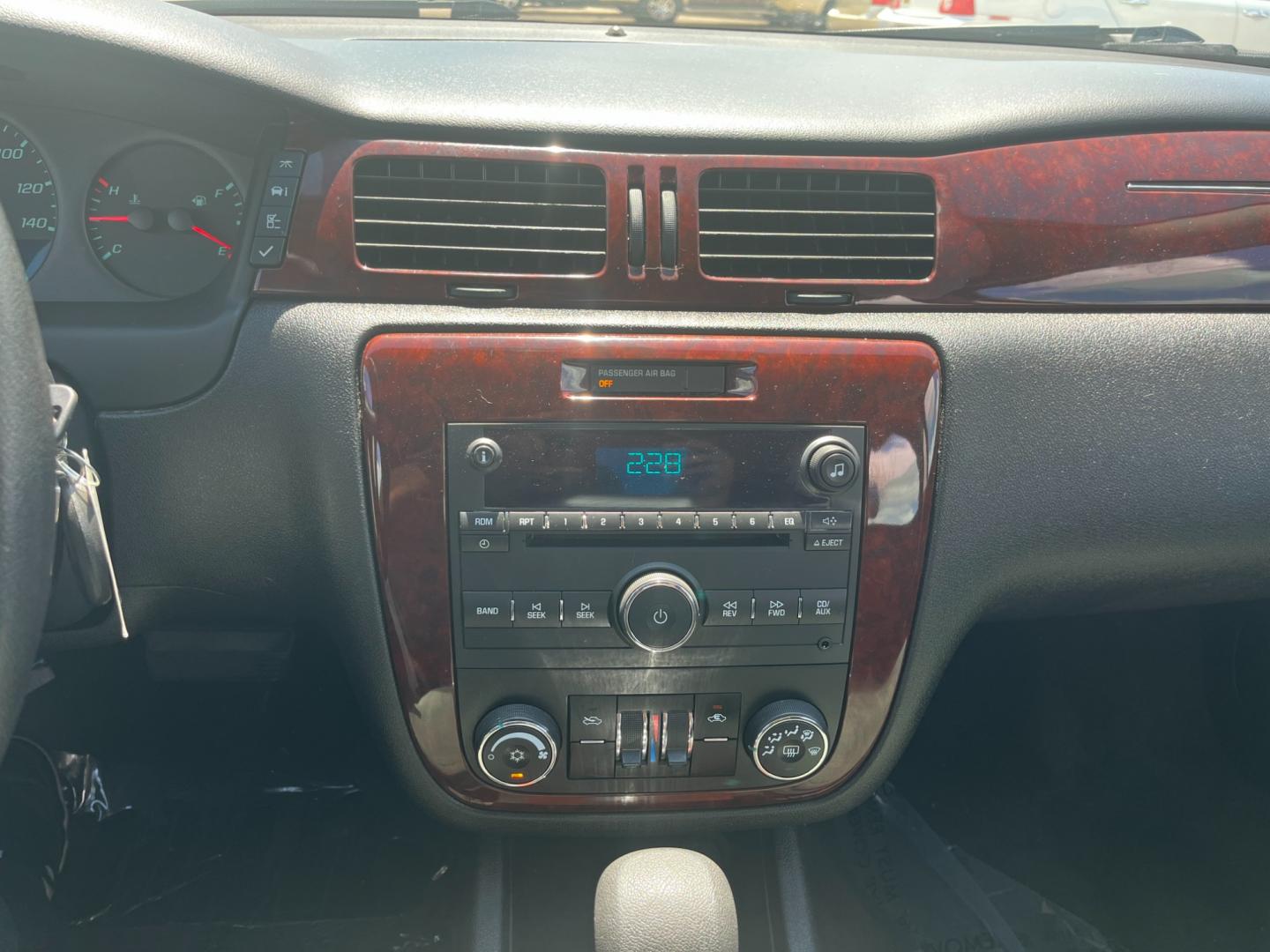 2010 GOLD /TAN Chevrolet Impala LS (2G1WA5EK7A1) with an 3.5L V6 OHV 16V FFV engine, 4-Speed Automatic Overdrive transmission, located at 14700 Tomball Parkway 249, Houston, TX, 77086, (281) 444-2200, 29.928619, -95.504074 - Photo#14