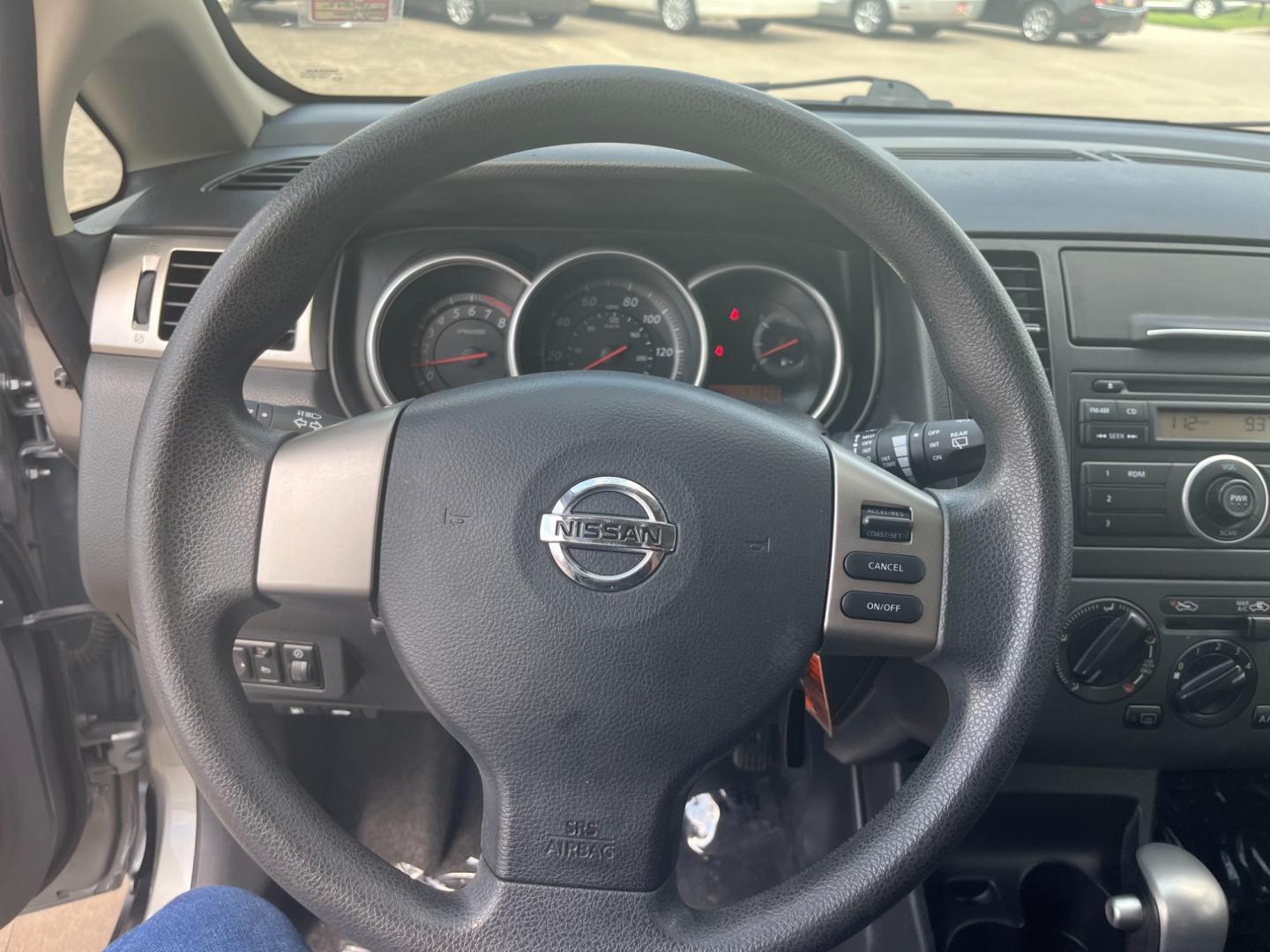 2012 GRAY /black Nissan Versa 1.8 SL Hatchback (3N1BC1CP6CK) with an 1.8L L4 DOHC 16V engine, Continuously Variable Transmission transmission, located at 14700 Tomball Parkway 249, Houston, TX, 77086, (281) 444-2200, 29.928619, -95.504074 - Photo#15