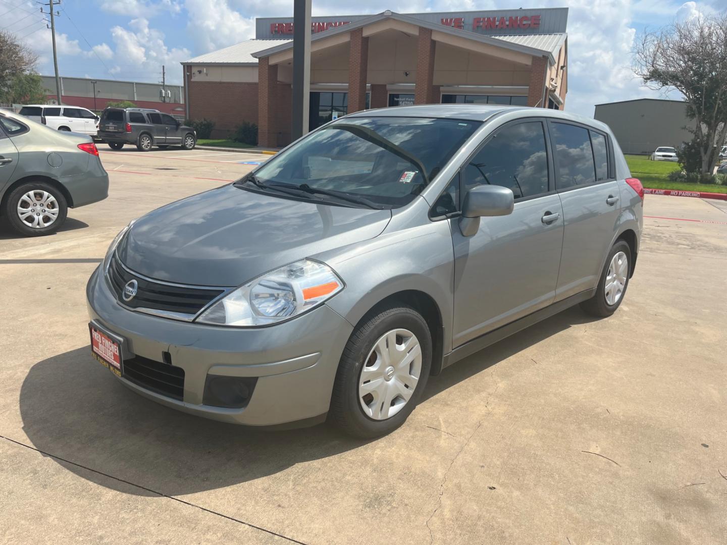 2012 GRAY /black Nissan Versa 1.8 SL Hatchback (3N1BC1CP6CK) with an 1.8L L4 DOHC 16V engine, Continuously Variable Transmission transmission, located at 14700 Tomball Parkway 249, Houston, TX, 77086, (281) 444-2200, 29.928619, -95.504074 - Photo#2