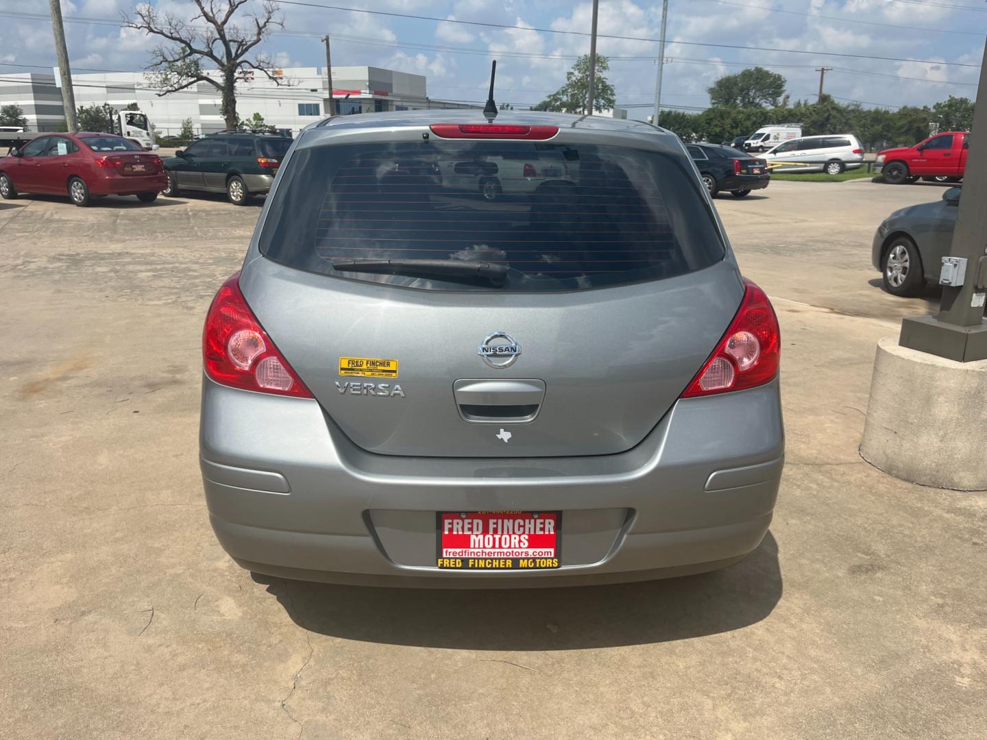 2012 GRAY /black Nissan Versa 1.8 SL Hatchback (3N1BC1CP6CK) with an 1.8L L4 DOHC 16V engine, Continuously Variable Transmission transmission, located at 14700 Tomball Parkway 249, Houston, TX, 77086, (281) 444-2200, 29.928619, -95.504074 - Photo#5