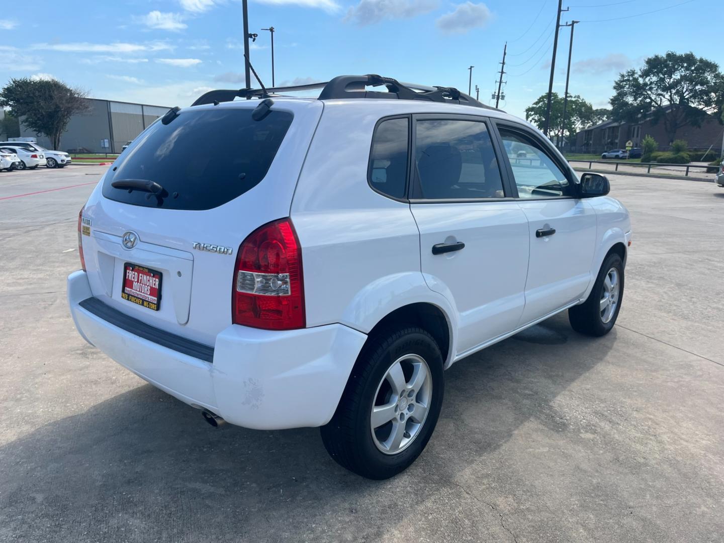 2008 white /black Hyundai Tucson GLS 2.0 2WD (KM8JM12B48U) with an 2.0L L4 DOHC 16V engine, Automatic transmission, located at 14700 Tomball Parkway 249, Houston, TX, 77086, (281) 444-2200, 29.928619, -95.504074 - Photo#6