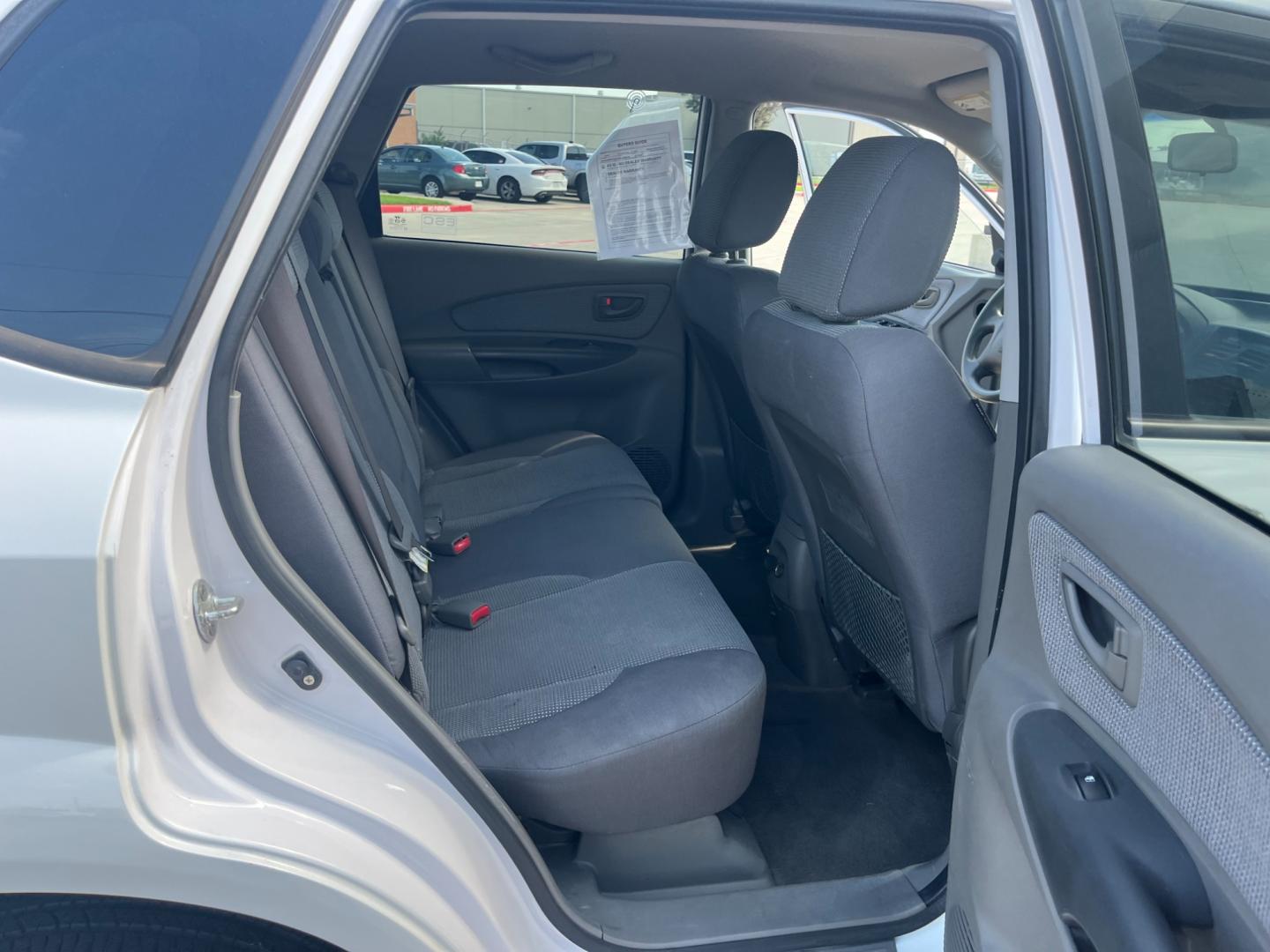 2008 white /black Hyundai Tucson GLS 2.0 2WD (KM8JM12B48U) with an 2.0L L4 DOHC 16V engine, Automatic transmission, located at 14700 Tomball Parkway 249, Houston, TX, 77086, (281) 444-2200, 29.928619, -95.504074 - Photo#12