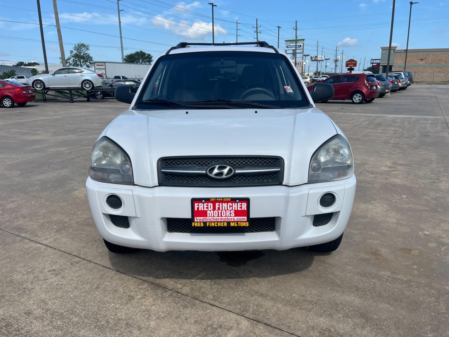 2008 white /black Hyundai Tucson GLS 2.0 2WD (KM8JM12B48U) with an 2.0L L4 DOHC 16V engine, Automatic transmission, located at 14700 Tomball Parkway 249, Houston, TX, 77086, (281) 444-2200, 29.928619, -95.504074 - Photo#1