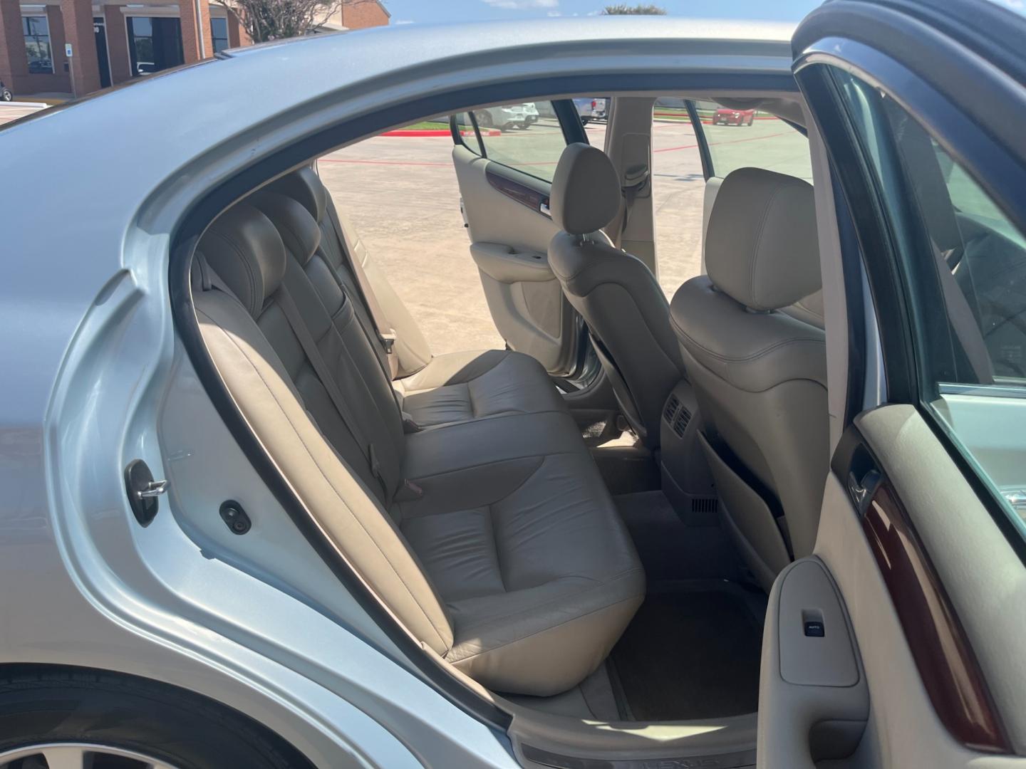 2003 SILVER /gray Lexus ES 300 (JTHBF30G730) with an 3.0 engine, Automatic transmission, located at 14700 Tomball Parkway 249, Houston, TX, 77086, (281) 444-2200, 29.928619, -95.504074 - Photo#12