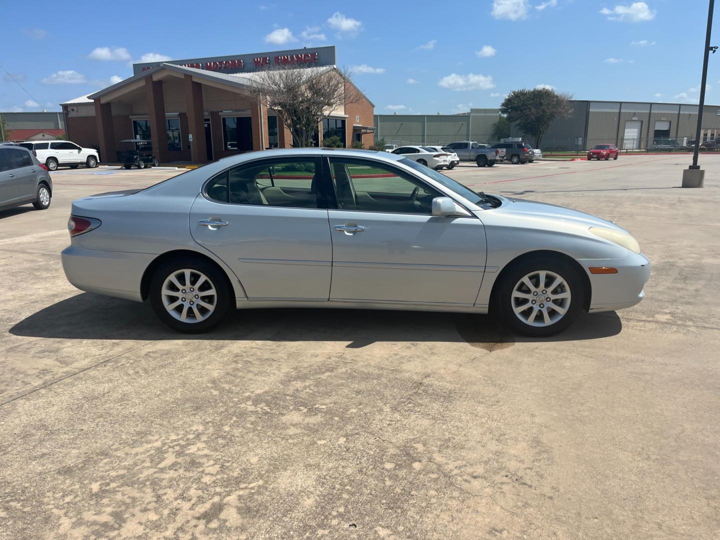 2003 SILVER /gray Lexus ES 300 (JTHBF30G730) with an 3.0 engine, Automatic transmission, located at 14700 Tomball Parkway 249, Houston, TX, 77086, (281) 444-2200, 29.928619, -95.504074 - Photo#7