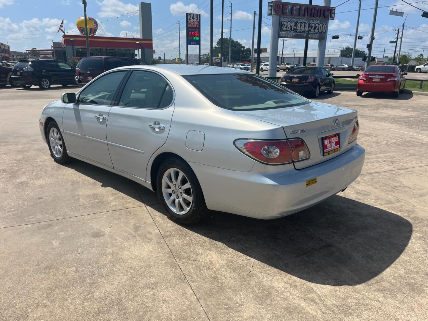 2003 SILVER /gray Lexus ES 300 (JTHBF30G730) with an 3.0 engine, Automatic transmission, located at 14700 Tomball Parkway 249, Houston, TX, 77086, (281) 444-2200, 29.928619, -95.504074 - Photo#4