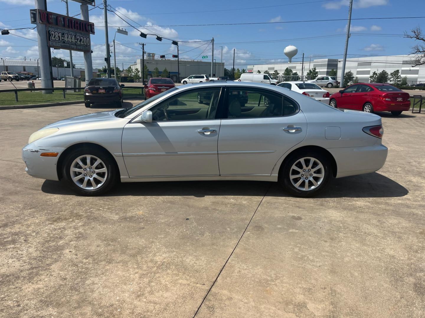 2003 SILVER /gray Lexus ES 300 (JTHBF30G730) with an 3.0 engine, Automatic transmission, located at 14700 Tomball Parkway 249, Houston, TX, 77086, (281) 444-2200, 29.928619, -95.504074 - Photo#3