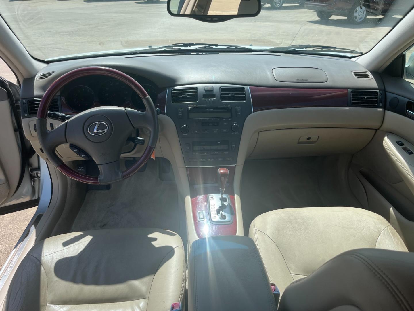 2003 SILVER /gray Lexus ES 300 (JTHBF30G730) with an 3.0 engine, Automatic transmission, located at 14700 Tomball Parkway 249, Houston, TX, 77086, (281) 444-2200, 29.928619, -95.504074 - Photo#10