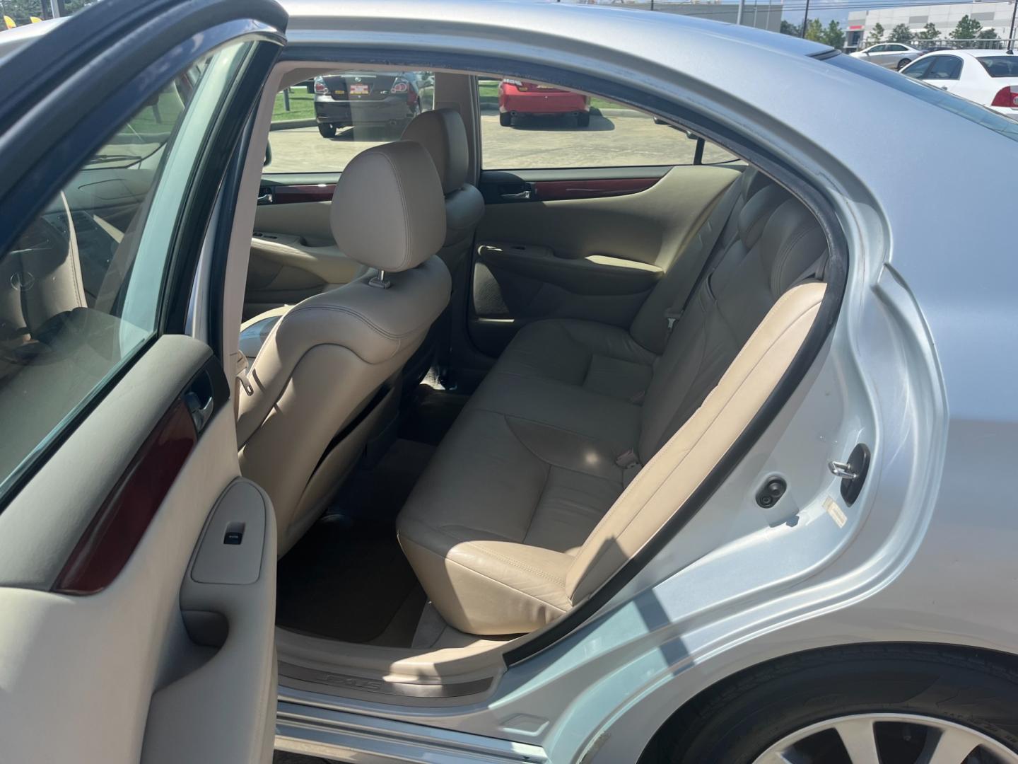 2003 SILVER /gray Lexus ES 300 (JTHBF30G730) with an 3.0 engine, Automatic transmission, located at 14700 Tomball Parkway 249, Houston, TX, 77086, (281) 444-2200, 29.928619, -95.504074 - Photo#9