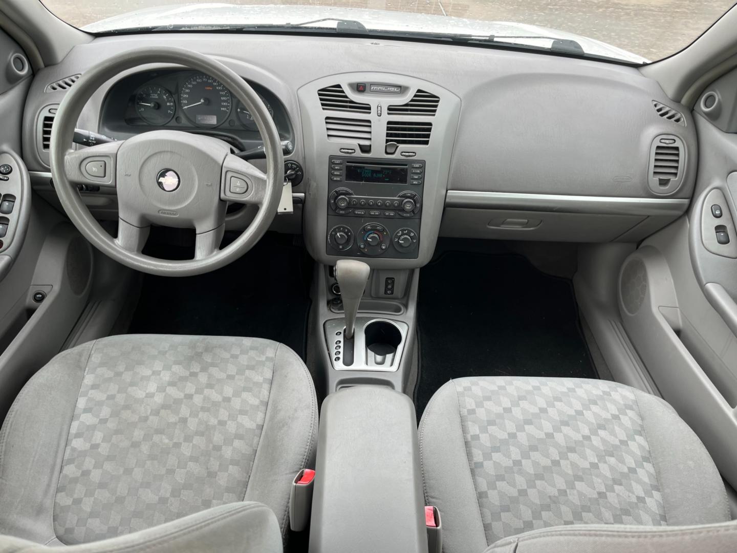 2005 white /TAN Chevrolet Malibu MAXX LS (1G1ZT62875F) with an 3.5L V6 OHV 12V engine, 4-Speed Automatic Overdrive transmission, located at 14700 Tomball Parkway 249, Houston, TX, 77086, (281) 444-2200, 29.928619, -95.504074 - Photo#10