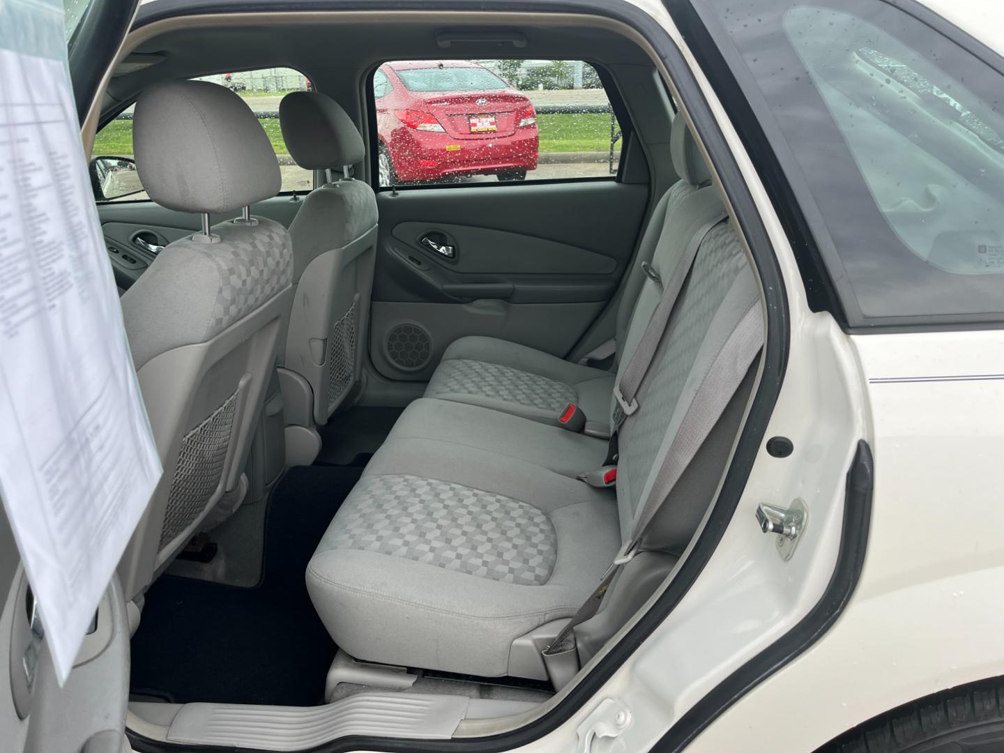 2005 white /TAN Chevrolet Malibu MAXX LS (1G1ZT62875F) with an 3.5L V6 OHV 12V engine, 4-Speed Automatic Overdrive transmission, located at 14700 Tomball Parkway 249, Houston, TX, 77086, (281) 444-2200, 29.928619, -95.504074 - Photo#9