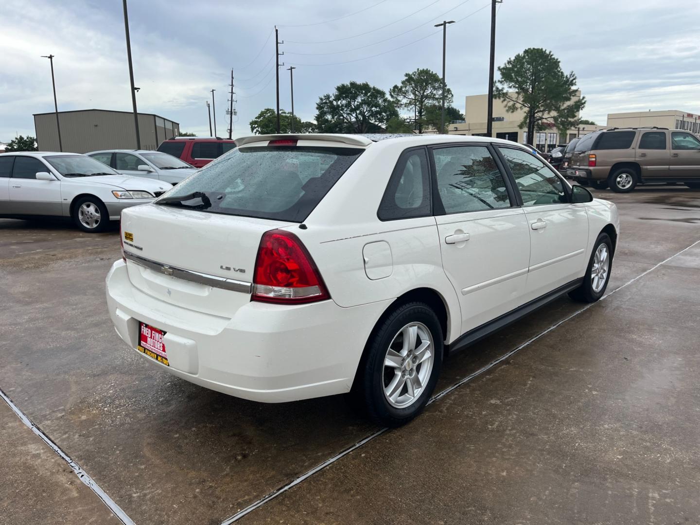 2005 white /TAN Chevrolet Malibu MAXX LS (1G1ZT62875F) with an 3.5L V6 OHV 12V engine, 4-Speed Automatic Overdrive transmission, located at 14700 Tomball Parkway 249, Houston, TX, 77086, (281) 444-2200, 29.928619, -95.504074 - Photo#6