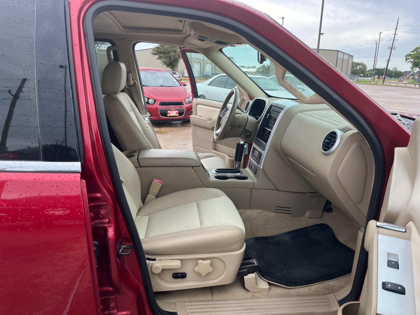 2008 red /tan Mercury Mountaineer (4M2EU38848U) , Automatic transmission, located at 14700 Tomball Parkway 249, Houston, TX, 77086, (281) 444-2200, 29.928619, -95.504074 - Photo#12