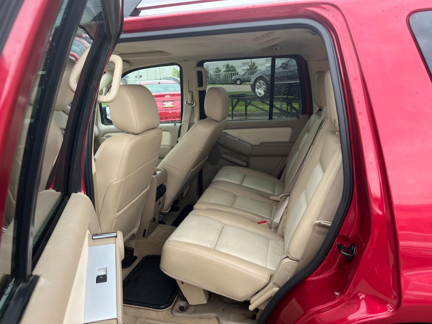 2008 red /tan Mercury Mountaineer (4M2EU38848U) , Automatic transmission, located at 14700 Tomball Parkway 249, Houston, TX, 77086, (281) 444-2200, 29.928619, -95.504074 - Photo#9