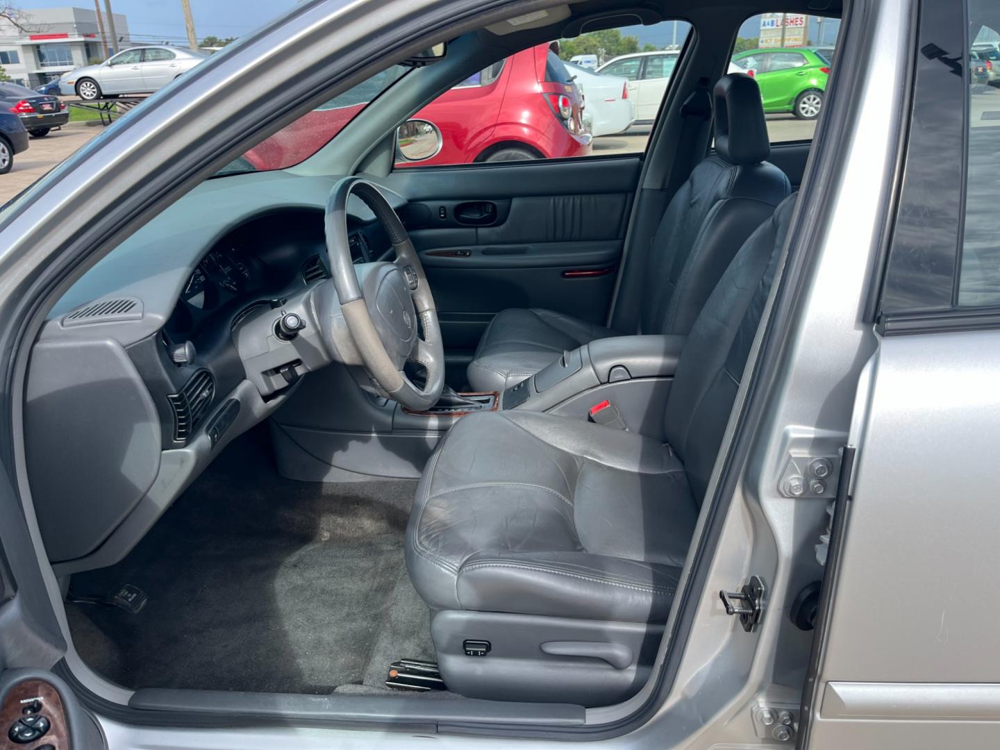 2002 SILVER /gray Buick Regal LS (2G4WB55K921) with an 3.8L V6 OHV 12V engine, 4-Speed Automatic Overdrive transmission, located at 14700 Tomball Parkway 249, Houston, TX, 77086, (281) 444-2200, 29.928619, -95.504074 - Photo#8