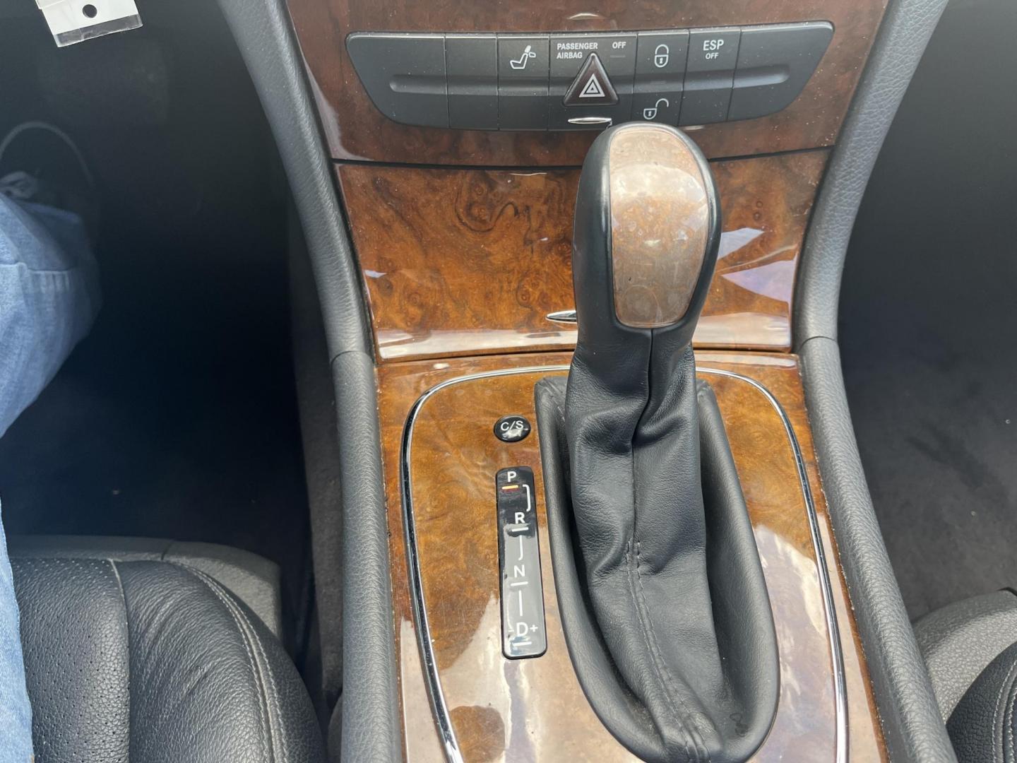 2004 Mercedes-Benz E-Class E320 (WDBUF65J54A) with an 3.2L V6 SOHC 18V engine, 5-Speed Automatic Overdrive transmission, located at 14700 Tomball Parkway 249, Houston, TX, 77086, (281) 444-2200, 29.928619, -95.504074 - Photo#15