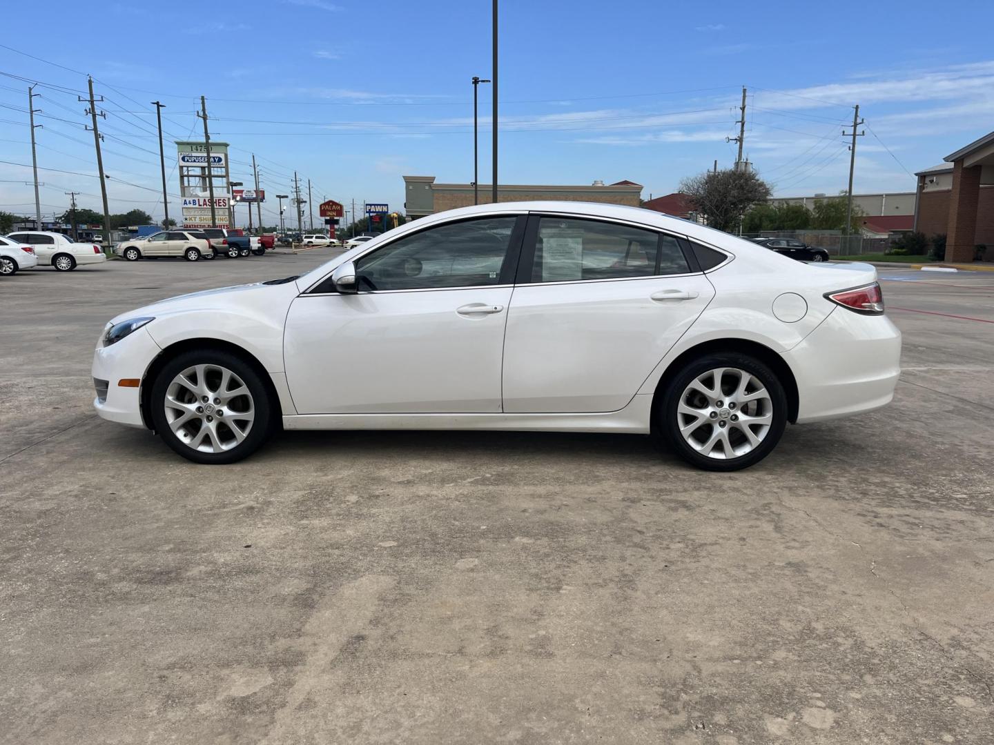 2013 Mazda MAZDA6 i Touring Plus (1YVHZ8EH3D5) with an 2.5L L4 DOHC 16V engine, 6-Speed Automatic transmission, located at 14700 Tomball Parkway 249, Houston, TX, 77086, (281) 444-2200, 29.928619, -95.504074 - Photo#4