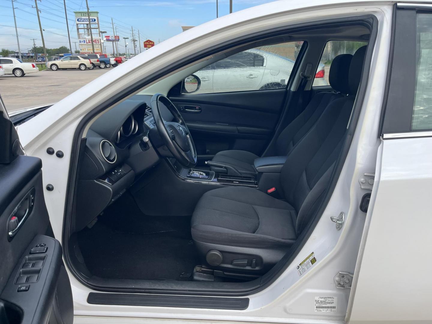 2013 Mazda MAZDA6 i Touring Plus (1YVHZ8EH3D5) with an 2.5L L4 DOHC 16V engine, 6-Speed Automatic transmission, located at 14700 Tomball Parkway 249, Houston, TX, 77086, (281) 444-2200, 29.928619, -95.504074 - Photo#8