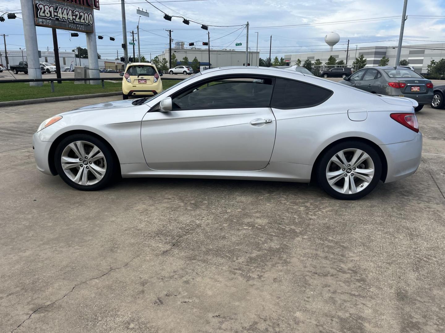 2012 Hyundai Genesis Coupe 2.0 Auto (KMHHT6KD0CU) with an 2.0L L4 DOHC 16V TURBO engine, 5-Speed Automatic transmission, located at 14700 Tomball Parkway 249, Houston, TX, 77086, (281) 444-2200, 29.928619, -95.504074 - Photo#3