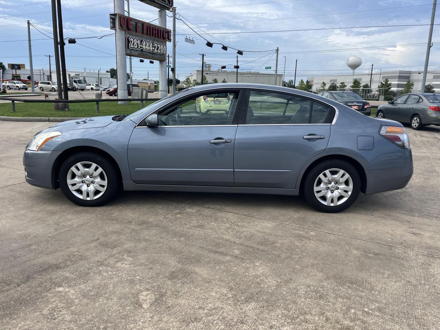 2011 Nissan Altima 2.5 S (1N4AL2AP9BN) with an 2.5L L4 DOHC 16V engine, AUTOMATIC transmission, located at 14700 Tomball Parkway 249, Houston, TX, 77086, (281) 444-2200, 29.928619, -95.504074 - Photo#2