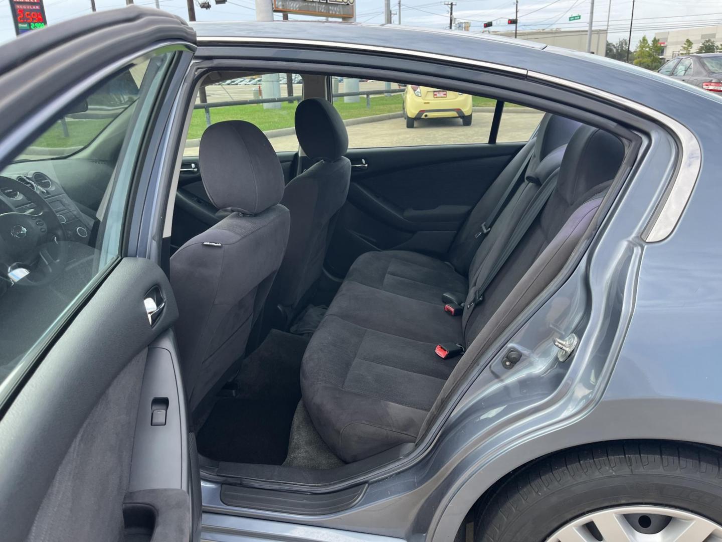 2011 Nissan Altima 2.5 S (1N4AL2AP9BN) with an 2.5L L4 DOHC 16V engine, AUTOMATIC transmission, located at 14700 Tomball Parkway 249, Houston, TX, 77086, (281) 444-2200, 29.928619, -95.504074 - Photo#9