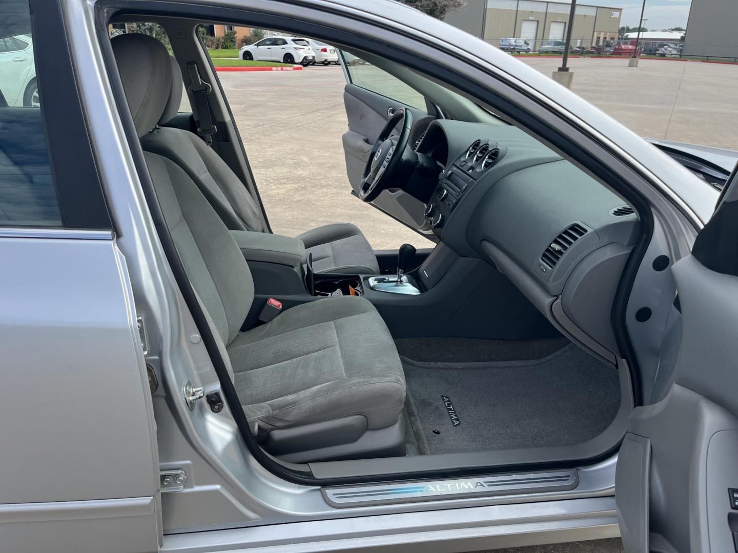 2012 Nissan Altima 2.5 S (1N4AL2AP8CC) with an 2.5L L4 DOHC 16V engine, AUTOMATIC transmission, located at 14700 Tomball Parkway 249, Houston, TX, 77086, (281) 444-2200, 29.928619, -95.504074 - Photo#11