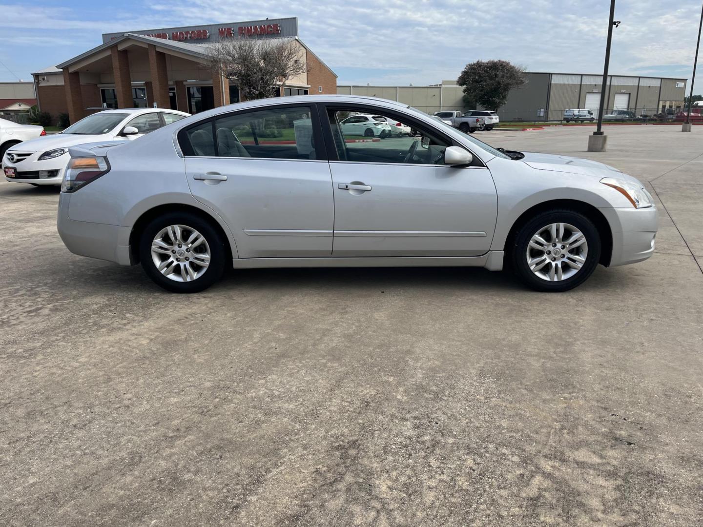 2012 Nissan Altima 2.5 S (1N4AL2AP8CC) with an 2.5L L4 DOHC 16V engine, AUTOMATIC transmission, located at 14700 Tomball Parkway 249, Houston, TX, 77086, (281) 444-2200, 29.928619, -95.504074 - Photo#8