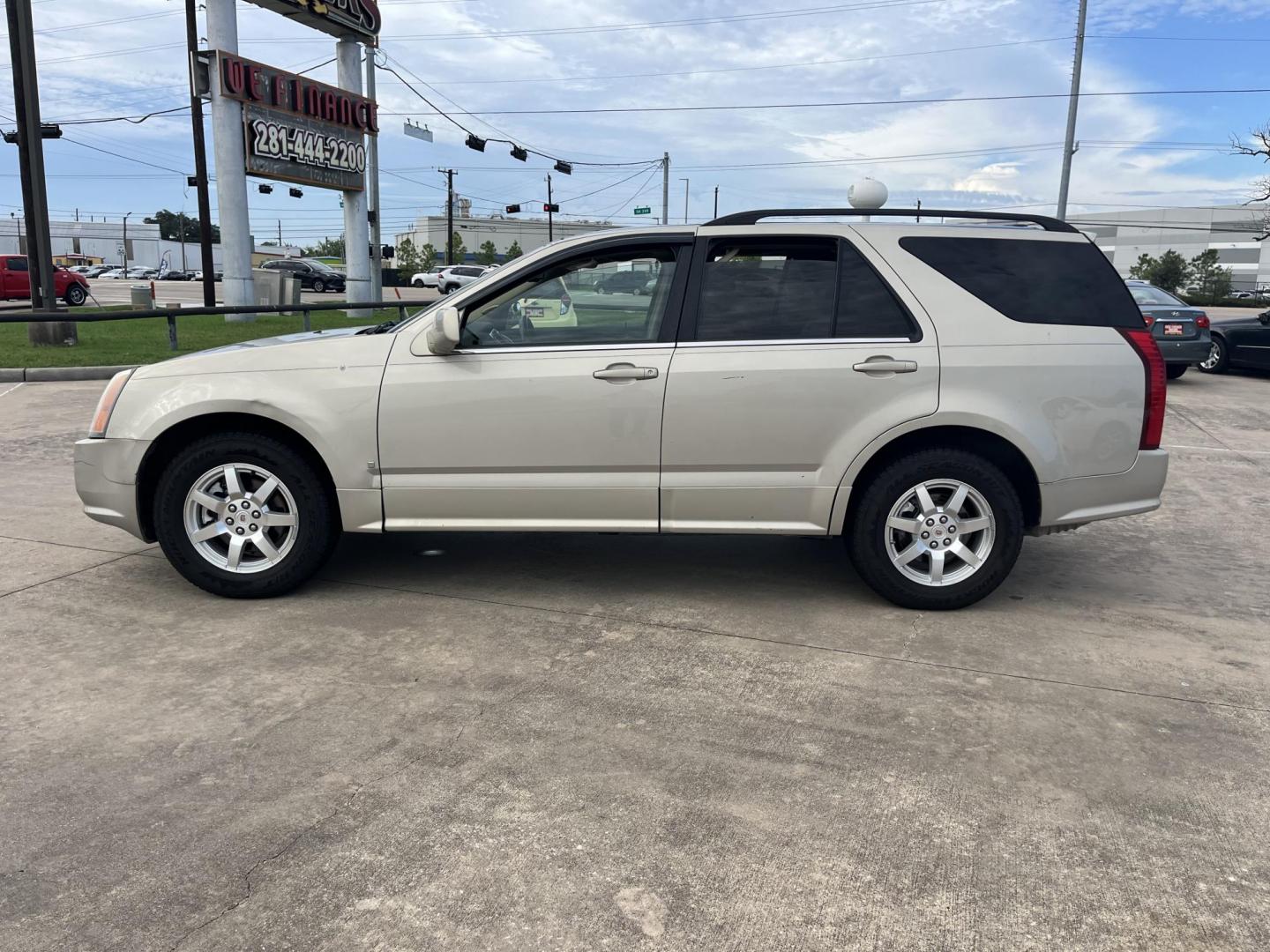 2008 Cadillac SRX V6 (1GYEE637980) with an 3.6L V6 OHV 24V engine, 5-Speed Automatic Overdrive transmission, located at 14700 Tomball Parkway 249, Houston, TX, 77086, (281) 444-2200, 29.928619, -95.504074 - Photo#3