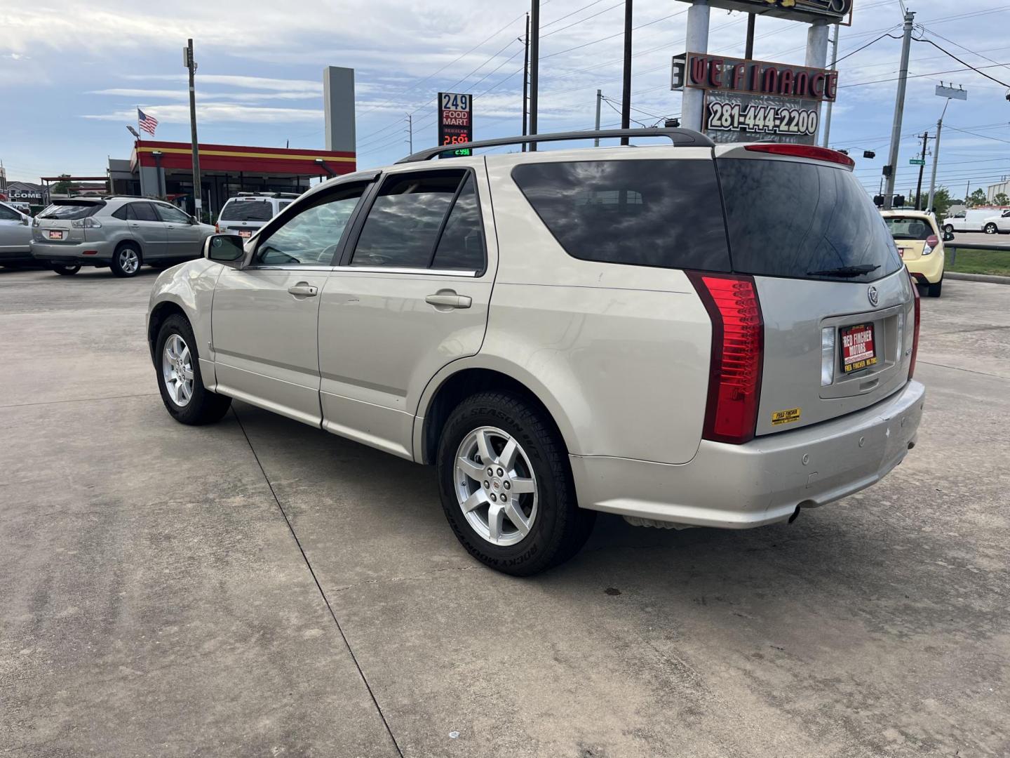 2008 Cadillac SRX V6 (1GYEE637980) with an 3.6L V6 OHV 24V engine, 5-Speed Automatic Overdrive transmission, located at 14700 Tomball Parkway 249, Houston, TX, 77086, (281) 444-2200, 29.928619, -95.504074 - Photo#4