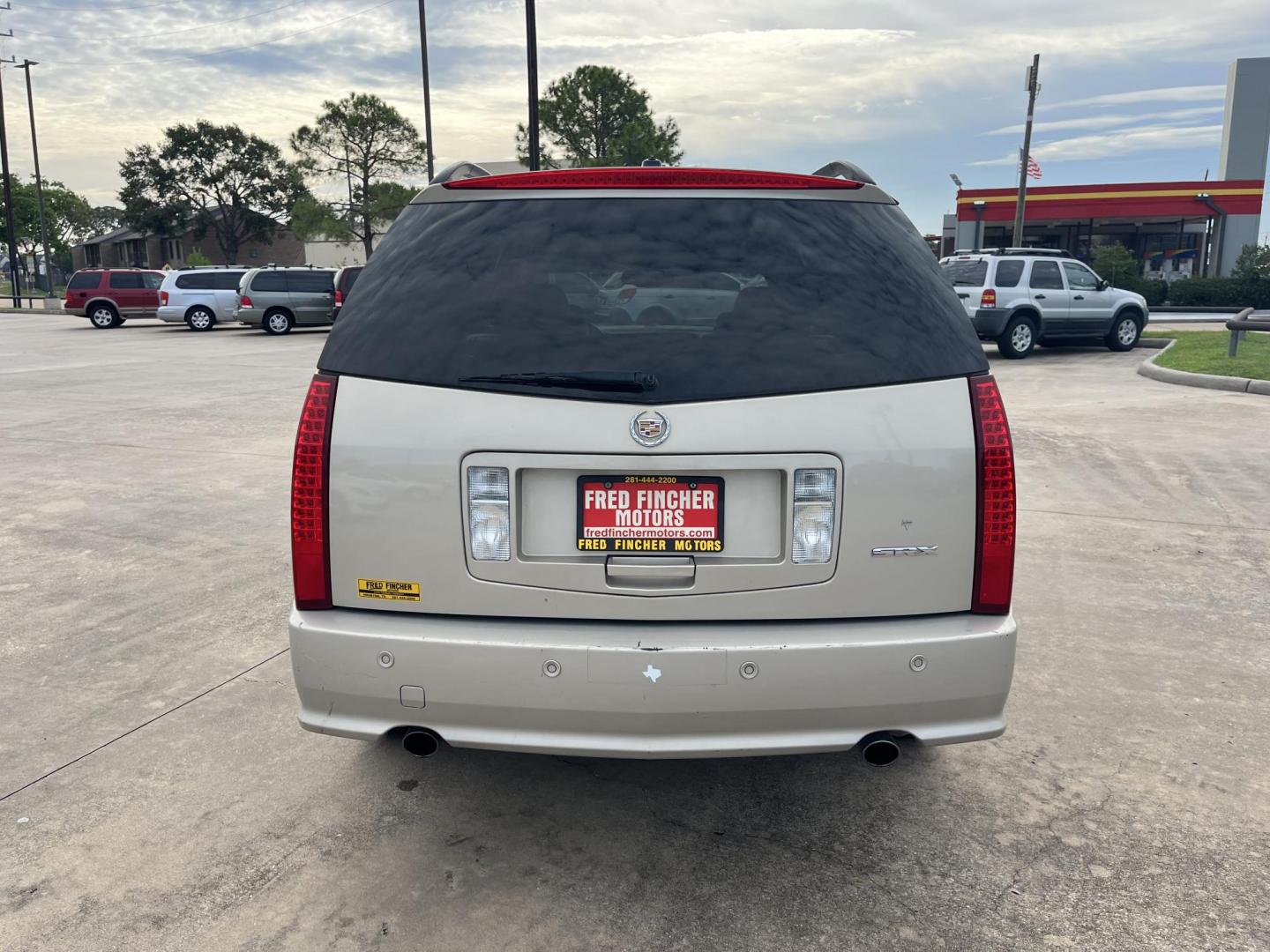 2008 Cadillac SRX V6 (1GYEE637980) with an 3.6L V6 OHV 24V engine, 5-Speed Automatic Overdrive transmission, located at 14700 Tomball Parkway 249, Houston, TX, 77086, (281) 444-2200, 29.928619, -95.504074 - Photo#5