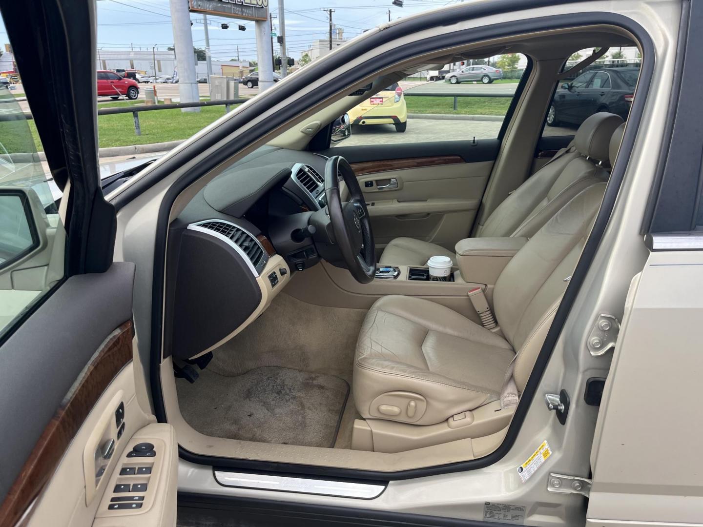 2008 Cadillac SRX V6 (1GYEE637980) with an 3.6L V6 OHV 24V engine, 5-Speed Automatic Overdrive transmission, located at 14700 Tomball Parkway 249, Houston, TX, 77086, (281) 444-2200, 29.928619, -95.504074 - Photo#8