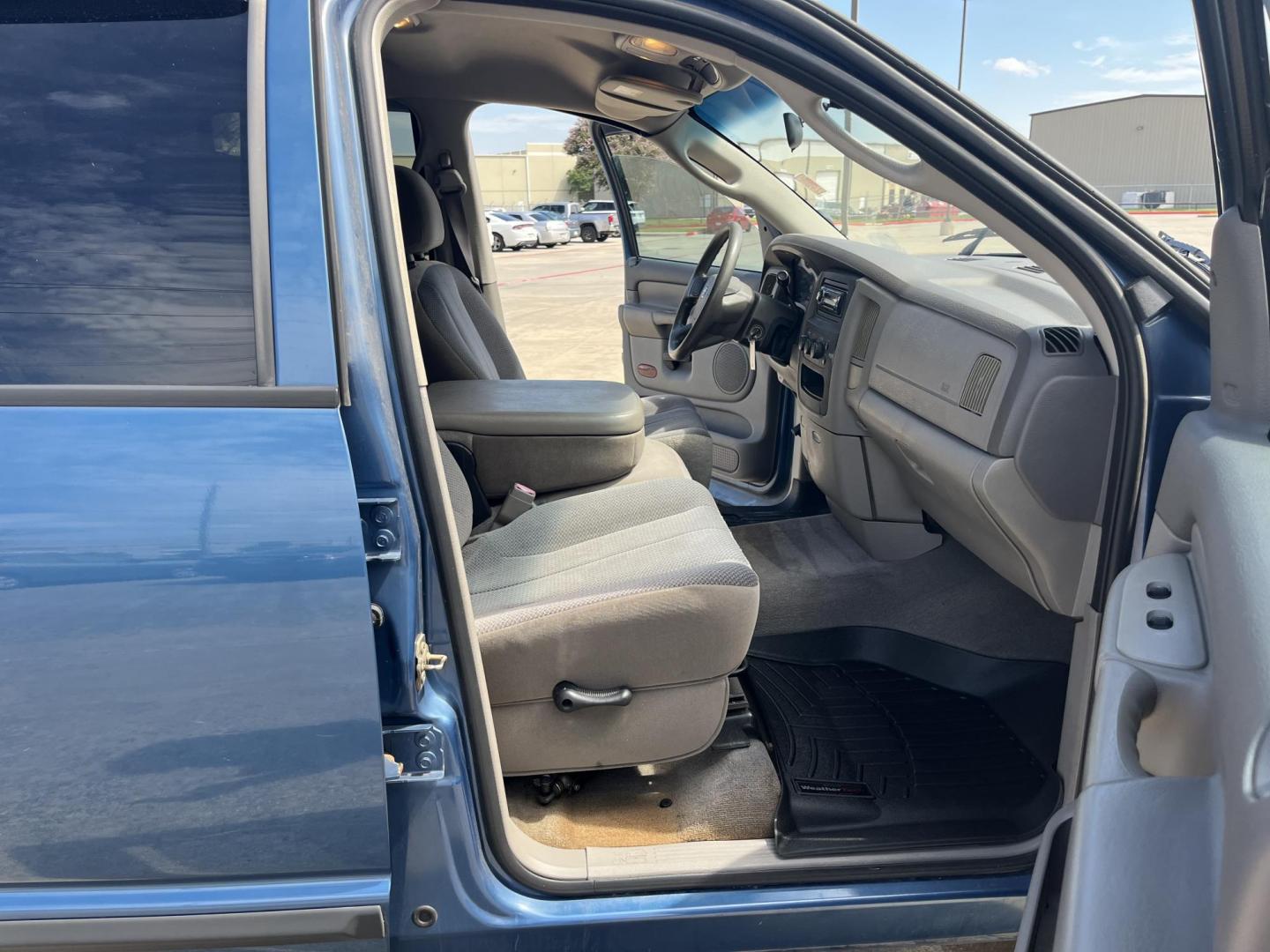 2004 Dodge Ram 1500 Laramie Quad Cab 2WD (1D7HA18DX4S) with an 5.7L V8 OHV 16V engine, AUTOMATIC transmission, located at 14700 Tomball Parkway 249, Houston, TX, 77086, (281) 444-2200, 29.928619, -95.504074 - Photo#10