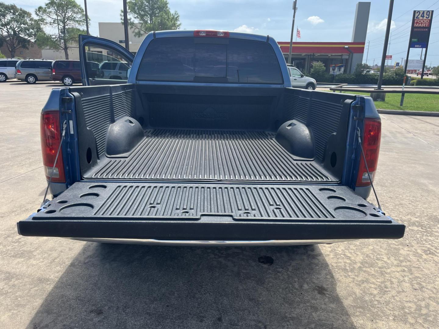 2004 Dodge Ram 1500 Laramie Quad Cab 2WD (1D7HA18DX4S) with an 5.7L V8 OHV 16V engine, AUTOMATIC transmission, located at 14700 Tomball Parkway 249, Houston, TX, 77086, (281) 444-2200, 29.928619, -95.504074 - Photo#13