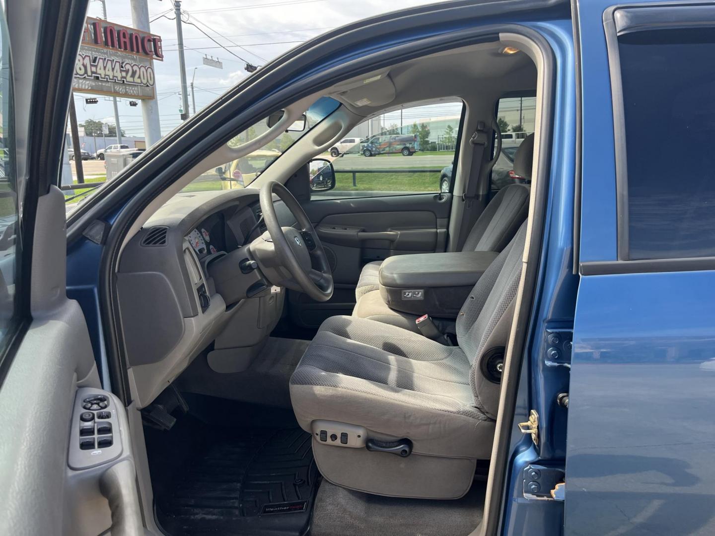 2004 Dodge Ram 1500 Laramie Quad Cab 2WD (1D7HA18DX4S) with an 5.7L V8 OHV 16V engine, AUTOMATIC transmission, located at 14700 Tomball Parkway 249, Houston, TX, 77086, (281) 444-2200, 29.928619, -95.504074 - Photo#7