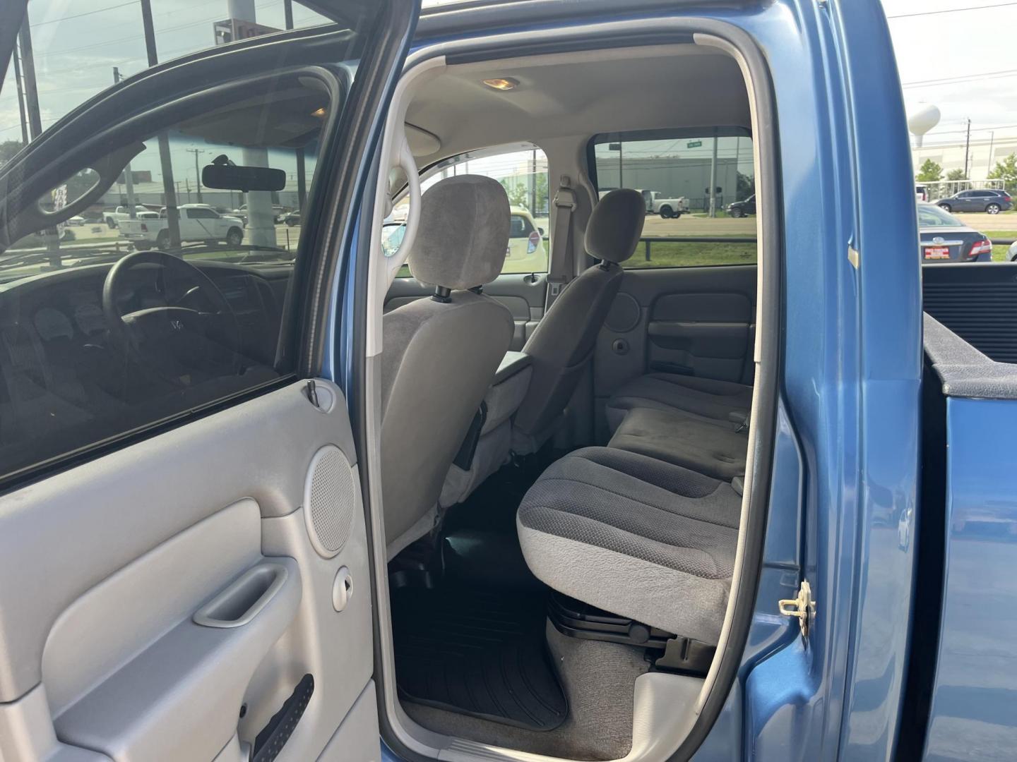 2004 Dodge Ram 1500 Laramie Quad Cab 2WD (1D7HA18DX4S) with an 5.7L V8 OHV 16V engine, AUTOMATIC transmission, located at 14700 Tomball Parkway 249, Houston, TX, 77086, (281) 444-2200, 29.928619, -95.504074 - Photo#9