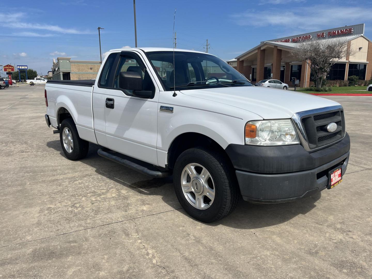 2008 Ford F-150 STX 2WD (1FTRF12208K) with an 4.2L V6 OHV 12V engine, Manual transmission, located at 14700 Tomball Parkway 249, Houston, TX, 77086, (281) 444-2200, 29.928619, -95.504074 - Photo#0