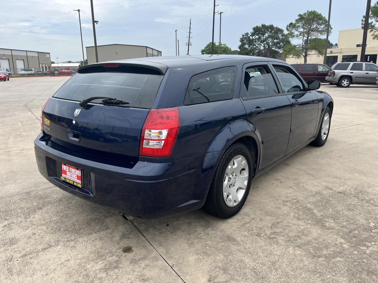 2006 Dodge Magnum SE (2D4FV47T66H) with an 2.7L V6 DOHC 24V engine, 4-Speed Automatic Overdrive transmission, located at 14700 Tomball Parkway 249, Houston, TX, 77086, (281) 444-2200, 29.928619, -95.504074 - Photo#6