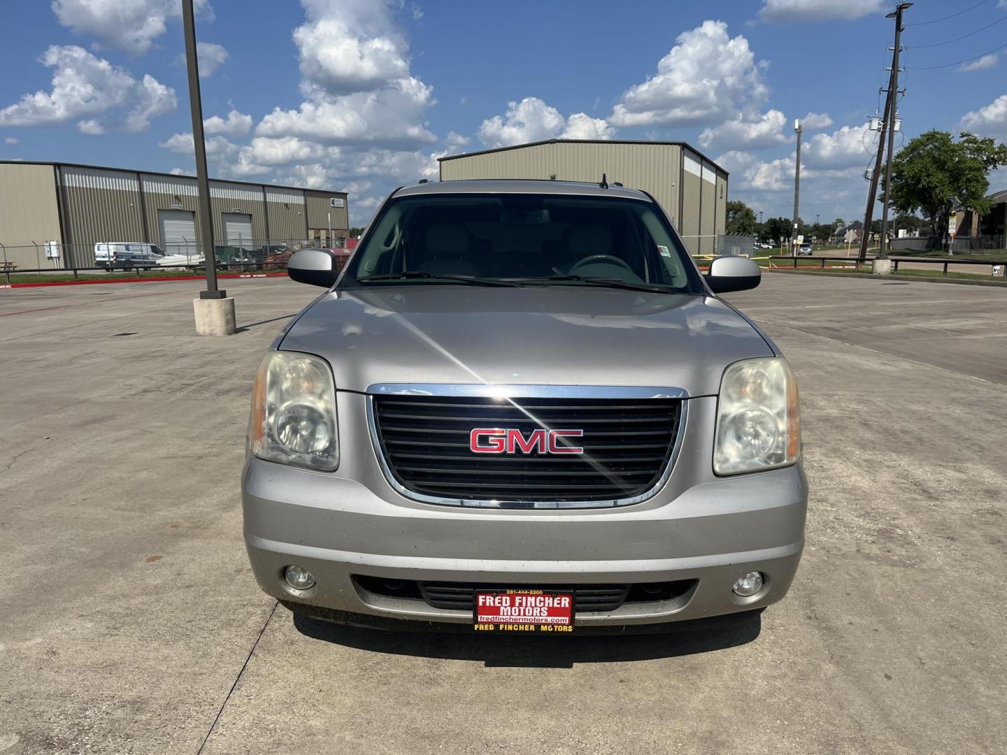 2009 GMC Yukon XL SLT-1 1/2 Ton 2WD (1GKFC36089J) with an 5.3L V8 OHV 16V FFV engine, 4-Speed Automatic transmission, located at 14700 Tomball Parkway 249, Houston, TX, 77086, (281) 444-2200, 29.928619, -95.504074 - Photo#1