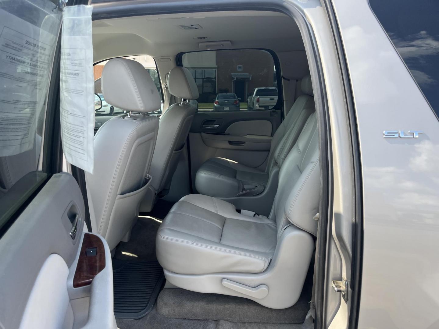 2009 GMC Yukon XL SLT-1 1/2 Ton 2WD (1GKFC36089J) with an 5.3L V8 OHV 16V FFV engine, 4-Speed Automatic transmission, located at 14700 Tomball Parkway 249, Houston, TX, 77086, (281) 444-2200, 29.928619, -95.504074 - Photo#13