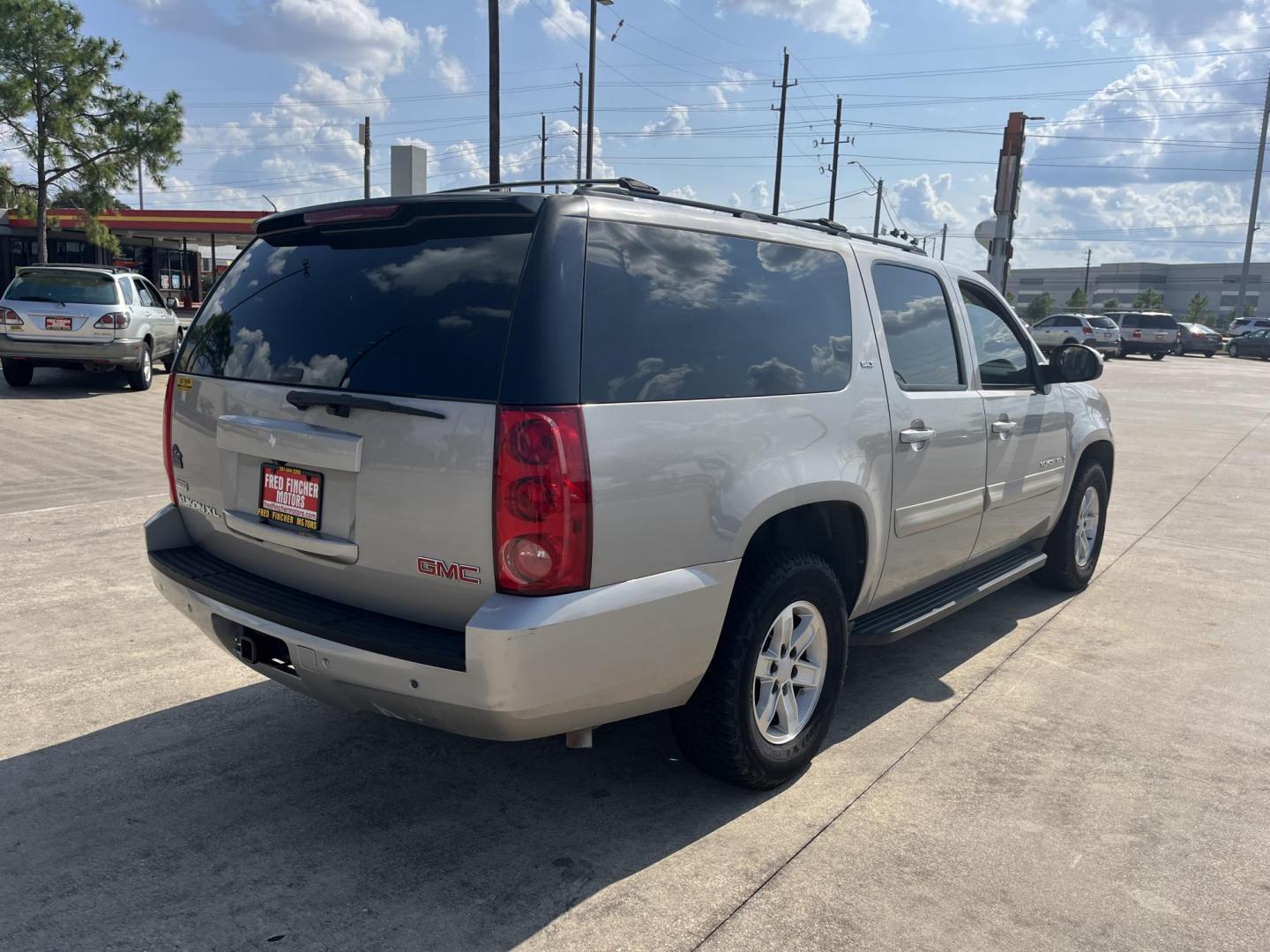 2009 GMC Yukon XL SLT-1 1/2 Ton 2WD (1GKFC36089J) with an 5.3L V8 OHV 16V FFV engine, 4-Speed Automatic transmission, located at 14700 Tomball Parkway 249, Houston, TX, 77086, (281) 444-2200, 29.928619, -95.504074 - Photo#5