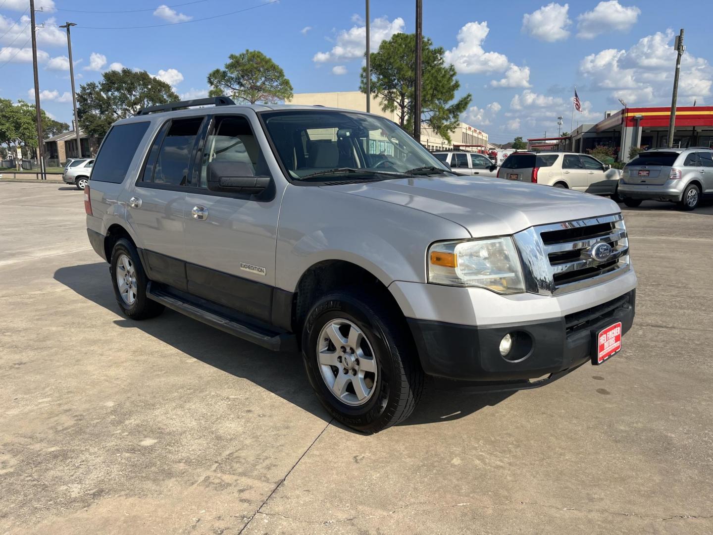 2007 Ford Expedition XLT 2WD (1FMFU15587L) with an 5.4L V8 SOHC 16V engine, 6-Speed Automatic Overdrive transmission, located at 14700 Tomball Parkway 249, Houston, TX, 77086, (281) 444-2200, 29.928619, -95.504074 - Photo#0