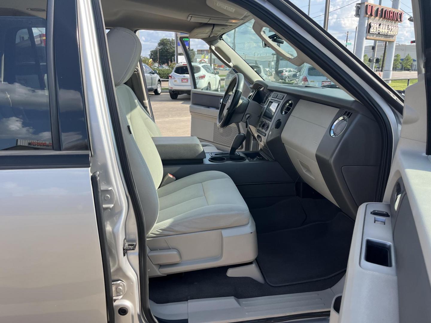 2007 Ford Expedition XLT 2WD (1FMFU15587L) with an 5.4L V8 SOHC 16V engine, 6-Speed Automatic Overdrive transmission, located at 14700 Tomball Parkway 249, Houston, TX, 77086, (281) 444-2200, 29.928619, -95.504074 - Photo#12