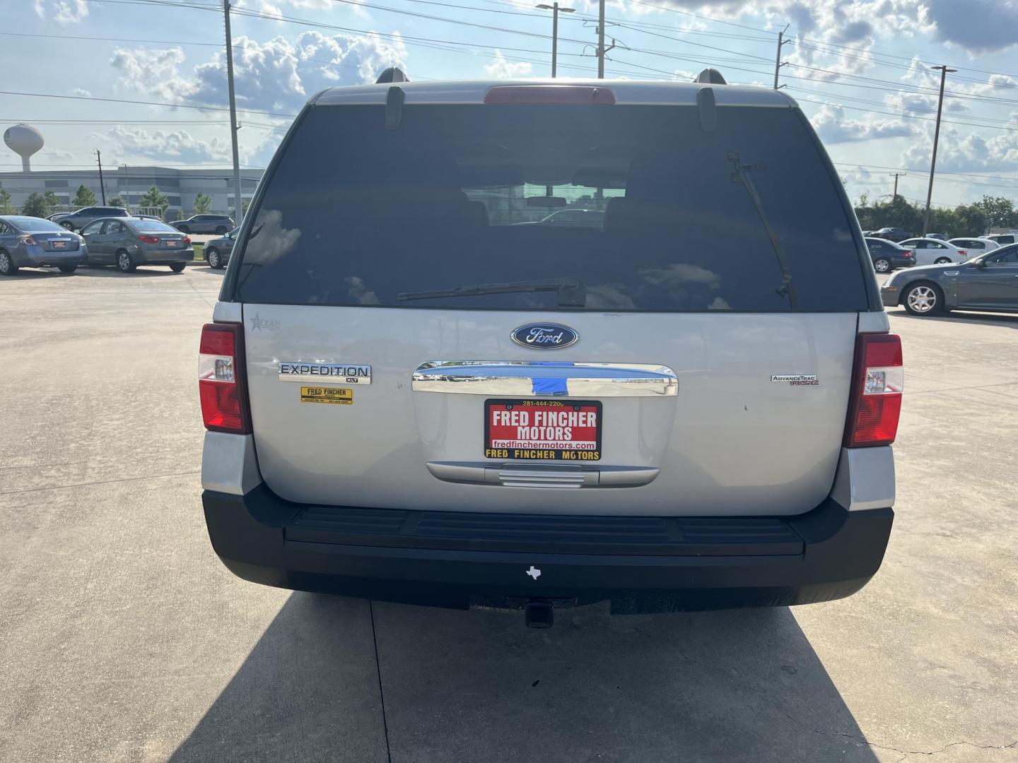 2007 Ford Expedition XLT 2WD (1FMFU15587L) with an 5.4L V8 SOHC 16V engine, 6-Speed Automatic Overdrive transmission, located at 14700 Tomball Parkway 249, Houston, TX, 77086, (281) 444-2200, 29.928619, -95.504074 - Photo#5