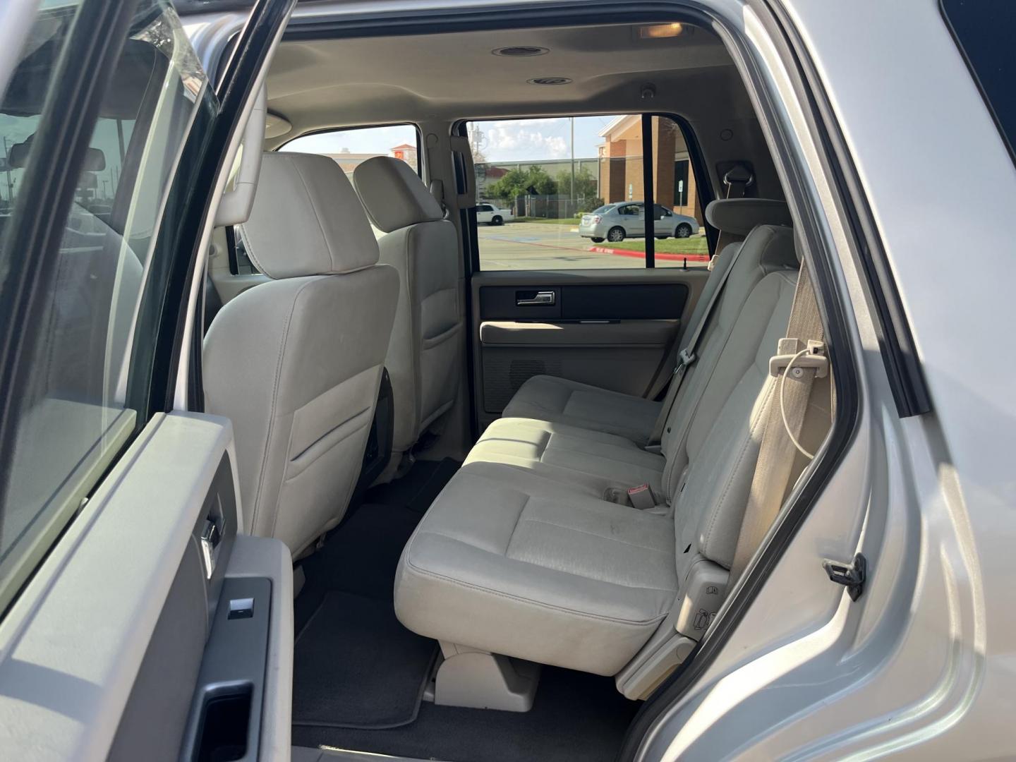 2007 Ford Expedition XLT 2WD (1FMFU15587L) with an 5.4L V8 SOHC 16V engine, 6-Speed Automatic Overdrive transmission, located at 14700 Tomball Parkway 249, Houston, TX, 77086, (281) 444-2200, 29.928619, -95.504074 - Photo#8