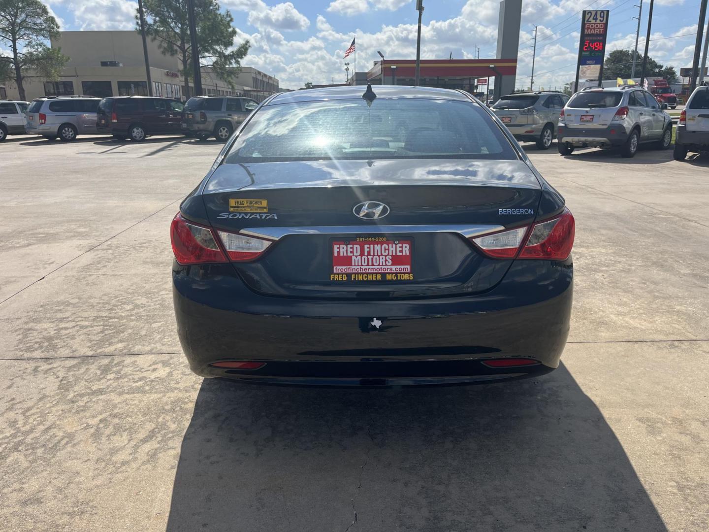 2011 Hyundai Sonata GLS Auto (5NPEB4AC4BH) with an 2.4L L4 DOHC 16V engine, 5-Speed Automatic transmission, located at 14700 Tomball Parkway 249, Houston, TX, 77086, (281) 444-2200, 29.928619, -95.504074 - Photo#3