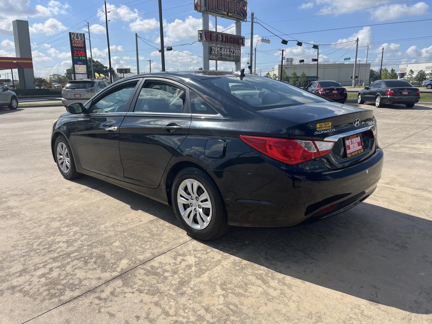 2011 Hyundai Sonata GLS Auto (5NPEB4AC4BH) with an 2.4L L4 DOHC 16V engine, 5-Speed Automatic transmission, located at 14700 Tomball Parkway 249, Houston, TX, 77086, (281) 444-2200, 29.928619, -95.504074 - Photo#2