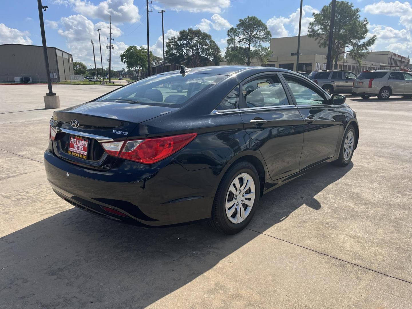 2011 Hyundai Sonata GLS Auto (5NPEB4AC4BH) with an 2.4L L4 DOHC 16V engine, 5-Speed Automatic transmission, located at 14700 Tomball Parkway 249, Houston, TX, 77086, (281) 444-2200, 29.928619, -95.504074 - Photo#4