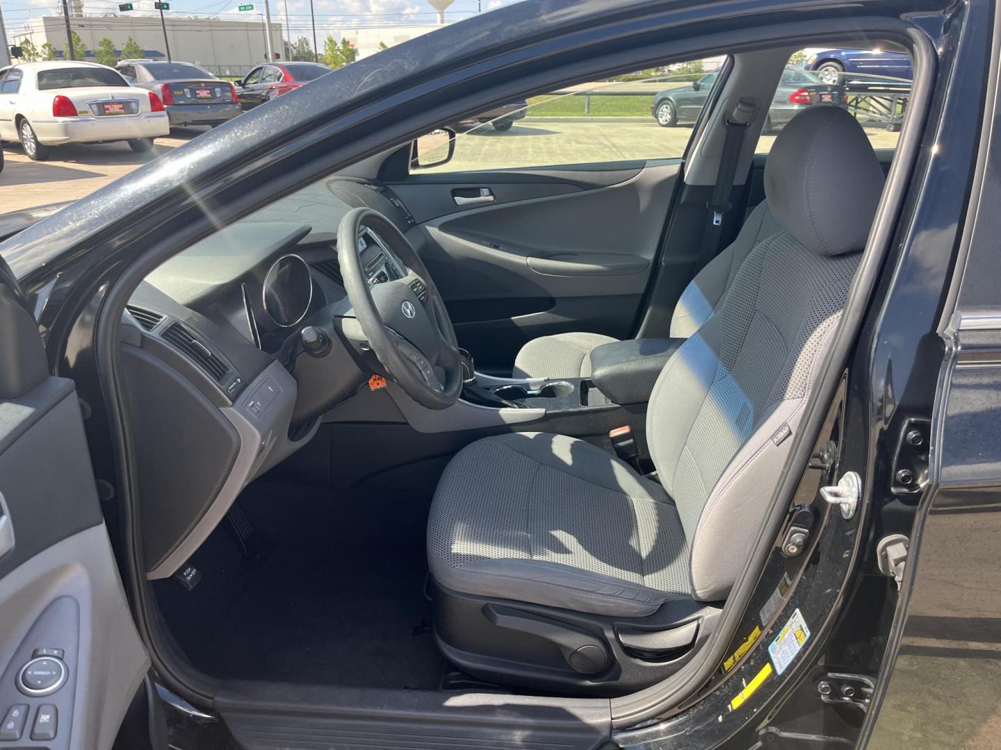 2011 Hyundai Sonata GLS Auto (5NPEB4AC4BH) with an 2.4L L4 DOHC 16V engine, 5-Speed Automatic transmission, located at 14700 Tomball Parkway 249, Houston, TX, 77086, (281) 444-2200, 29.928619, -95.504074 - Photo#6