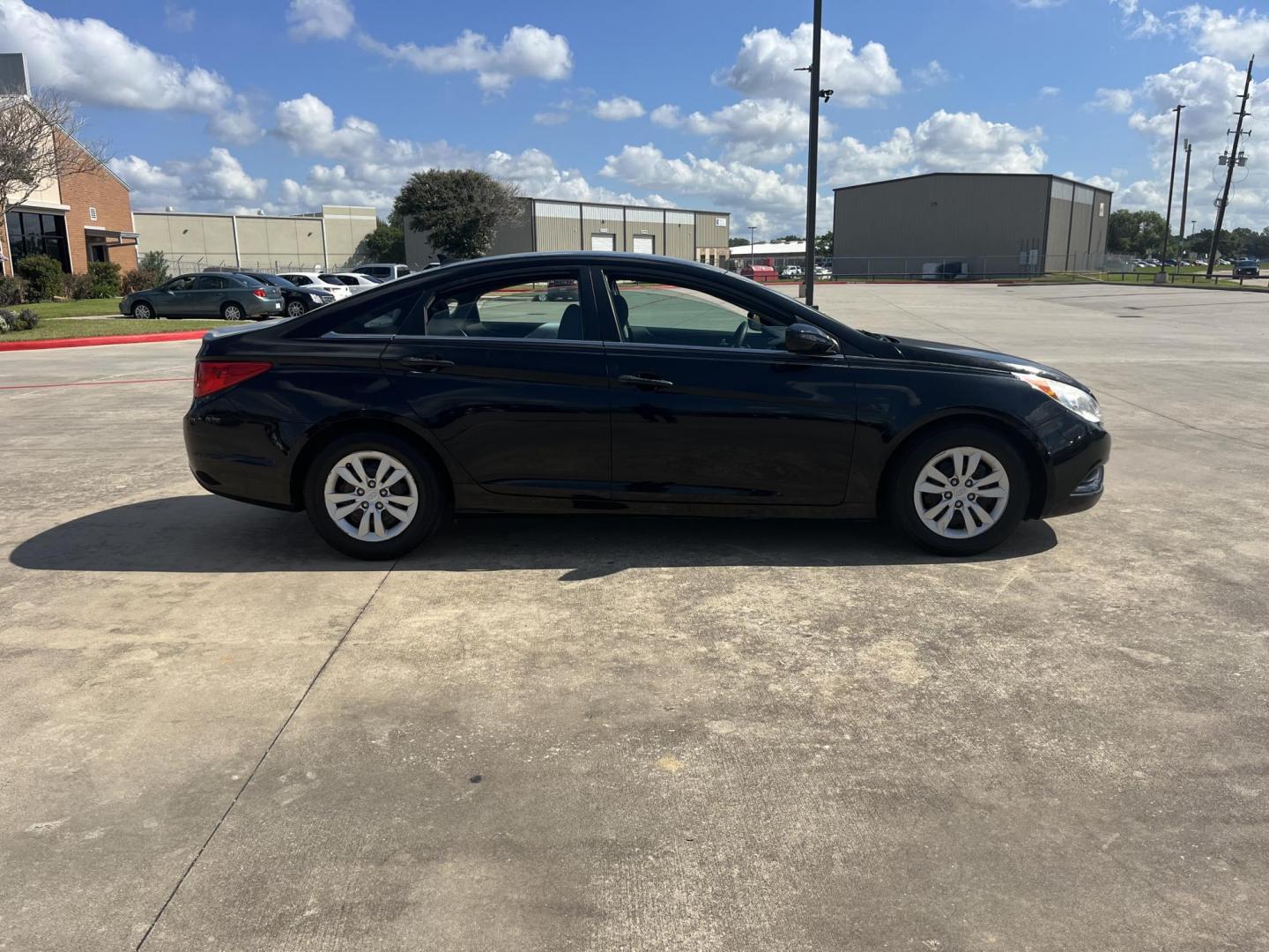 2011 Hyundai Sonata GLS Auto (5NPEB4AC4BH) with an 2.4L L4 DOHC 16V engine, 5-Speed Automatic transmission, located at 14700 Tomball Parkway 249, Houston, TX, 77086, (281) 444-2200, 29.928619, -95.504074 - Photo#5